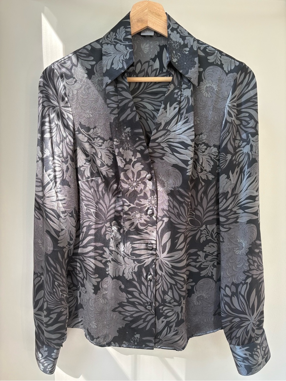 NWOT 100% SILK ANN TAYLOR Button-Up Blouse Black Size 2